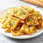 crispy everything bagel crackers - featured image