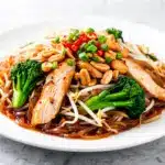 spicy drunken noodles with chicken - featured image